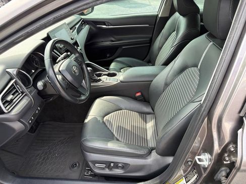 Used 2022 Toyota Camry SE FWD image 11