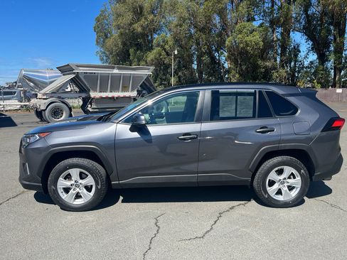 Used 2021 Toyota RAV4 XLE w/ Convenience Package image 10
