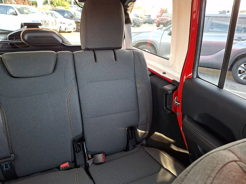 Used 2026 Jeep Wrangler Unlimited Sahara AWD/4WD image 14