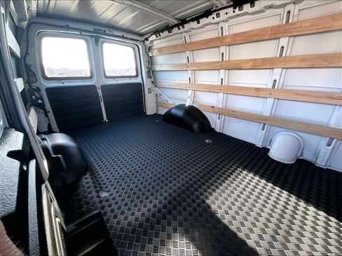 Used 2024 Chevrolet Express 2500 w/ Driver Convenience Package image 15