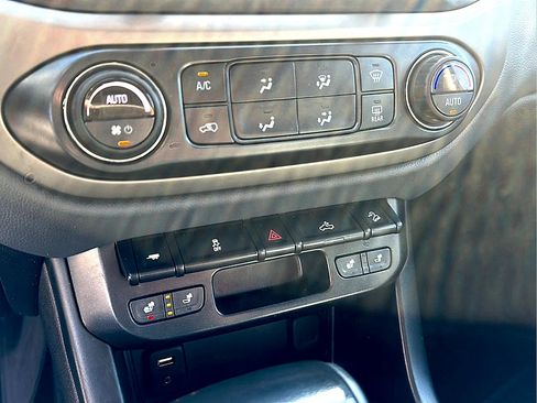 Used 2018 Chevrolet Colorado Z71 w/ Z71 Midnight Edition AWD/4WD image 17