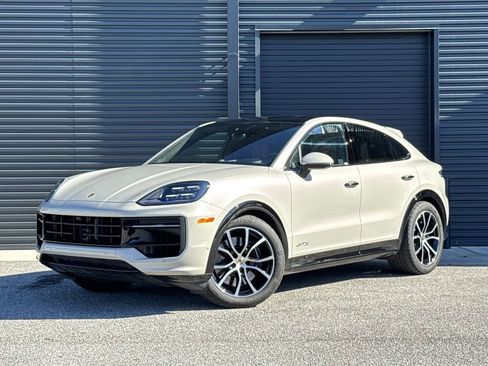 Used 2025 Porsche Cayenne GTS image 1