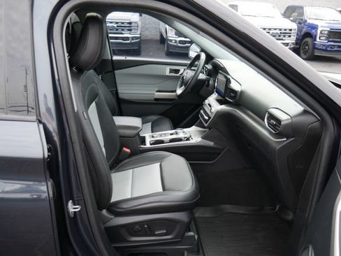 Used 2024 Ford Explorer XLT w/ Equipment Group 202A AWD/4WD image 29