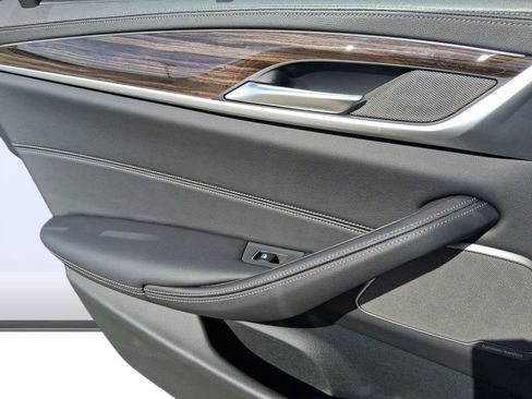 Used 2021 BMW M550i xDrive w/ Dynamic Handling Package image 28