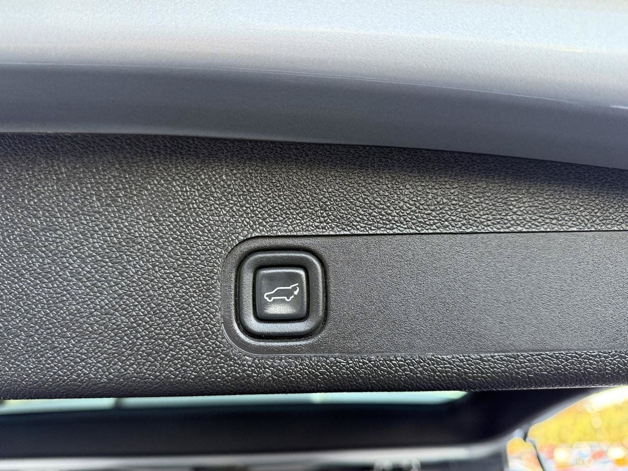Used 2013 Chevrolet Suburban LTZ AWD/4WD image 21