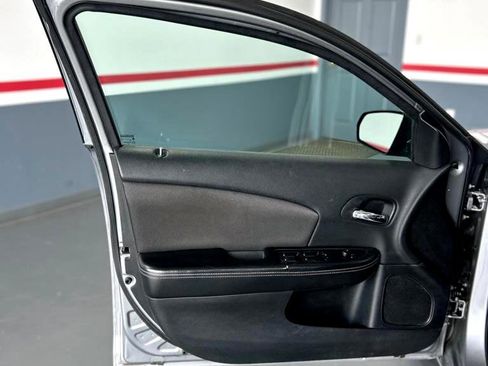 Used 2013 Dodge Avenger SE image 13