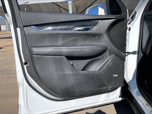 Used 2020 Cadillac XT6 Premium Luxury image 24