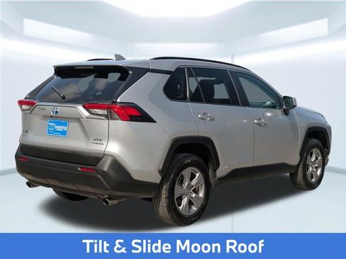 Used 2022 Toyota RAV4 XLE w/ Convenience Package image 6