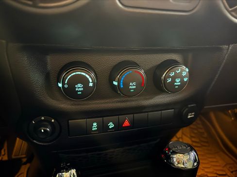 Used 2015 Jeep Wrangler Sport AWD/4WD image 18