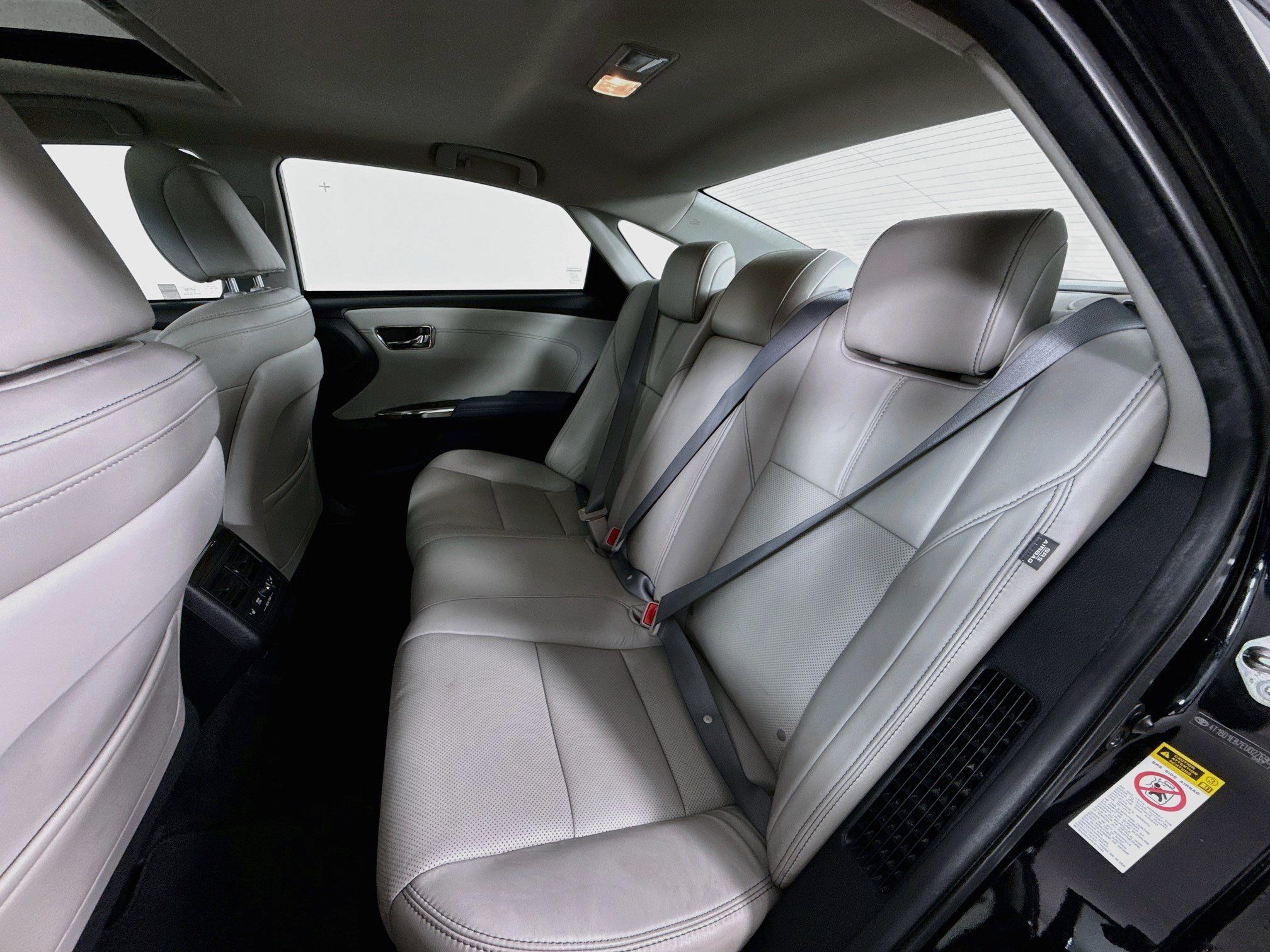 Used 2014 Toyota Avalon Limited w/ Technology Package FWD image 23