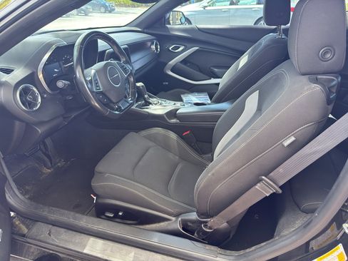 Used 2020 Chevrolet Camaro LT w/ Technology Package image 8