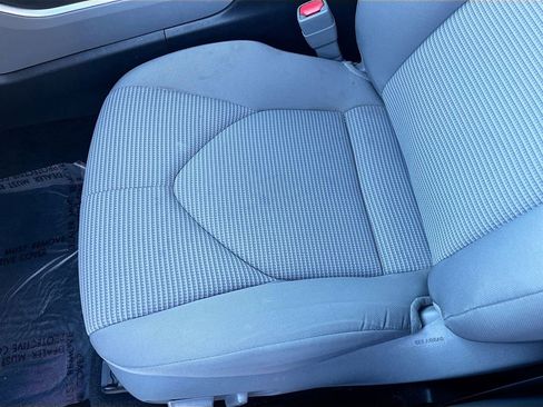 Used 2021 Toyota Highlander LE image 19