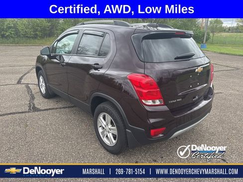 Used 2021 Chevrolet Trax LT w/ LT Convenience Package AWD/4WD image 3
