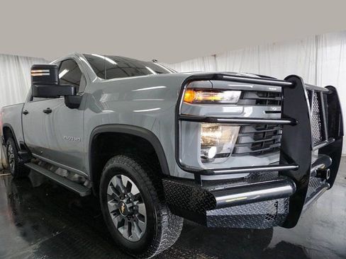 Used 2025 Chevrolet Silverado 2500 Custom image 2