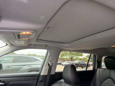 Used 2022 Toyota Highlander XLE image 11