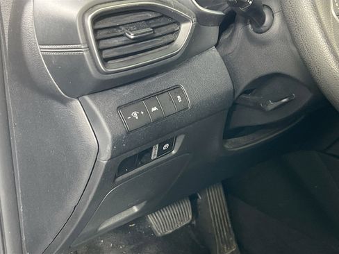 Used 2022 Hyundai Santa Fe SE w/ Cargo Package image 10