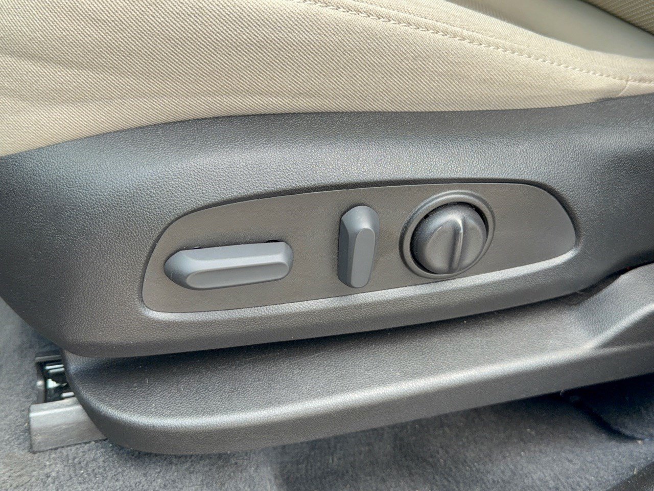 Certified 2023 Chevrolet Traverse LT FWD image 16
