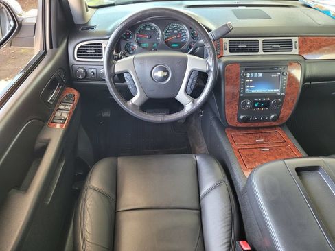 Used 2013 Chevrolet Avalanche LTZ AWD/4WD image 8
