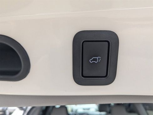 Used 2015 Toyota Highlander XLE image 14