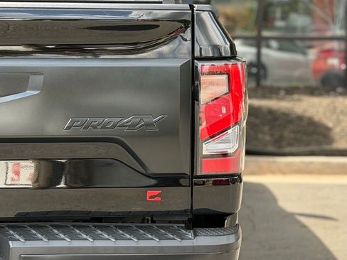 Used 2020 Nissan Titan PRO-4X w/ Pro-4x Convenience Package image 16