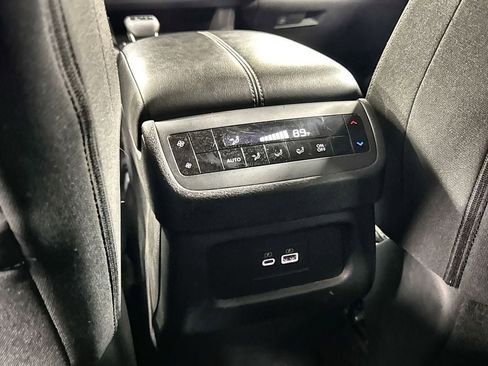 Used 2025 Nissan Pathfinder SV image 27