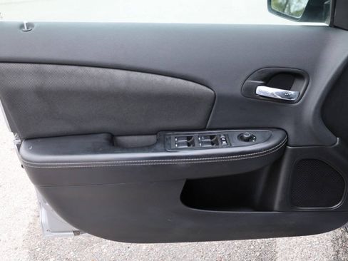 Used 2014 Dodge Avenger SE FWD image 12