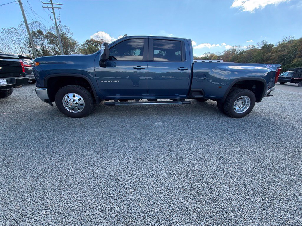 Used 2026 Chevrolet Silverado 3500 LT w/ Safety Package AWD/4WD image 4