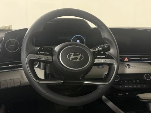 Used 2026 Hyundai Elantra Limited FWD image 22