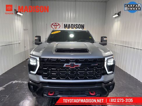 Used 2025 Chevrolet Silverado 2500 ZR2 w/ Technology Package image 5