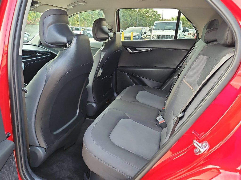 Used 2025 Kia Niro LX FWD image 28