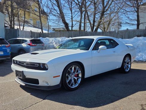 Used 2022 Dodge Challenger GT image 2