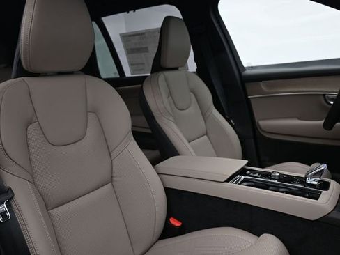 New 2026 Volvo XC90 B6 Ultra w/ Protection Package image 36