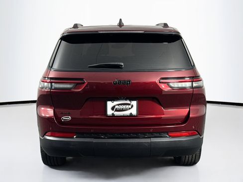 Used 2024 Jeep Grand Cherokee L Altitude image 10