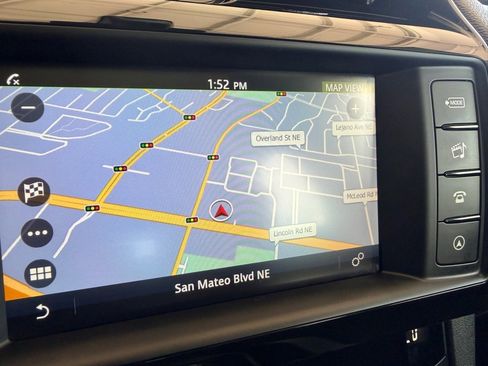 Used 2018 Jaguar F-PACE Premium image 17