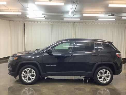 Used 2024 Jeep Compass Latitude AWD/4WD image 10