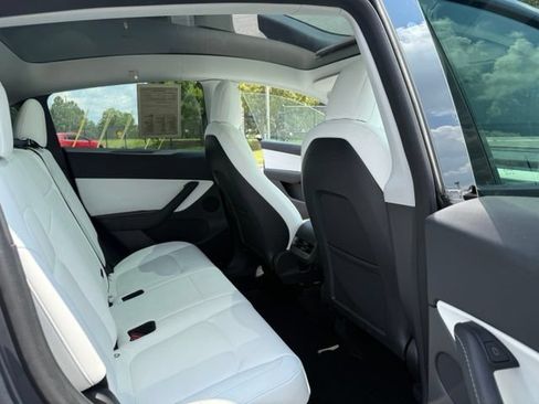 Used 2022 Tesla Model Y Performance AWD/4WD image 19