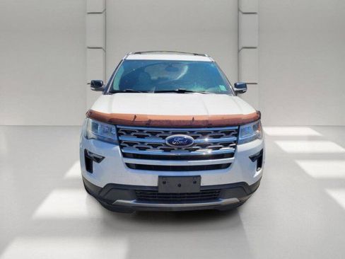 Used 2018 Ford Explorer XLT w/ Equipment Group 201A FWD image 2