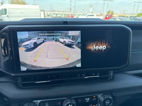 Used 2024 Jeep Wrangler Unlimited Rubicon 4xe AWD/4WD image 22
