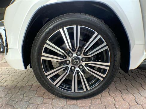 Used 2024 Lexus LX 600 4WD w/ Luxury Package image 10