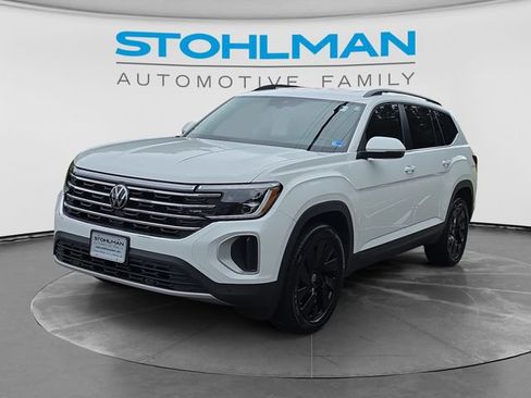 Certified 2024 Volkswagen Atlas SE w/ Black Wheel Package AWD/4WD image 1