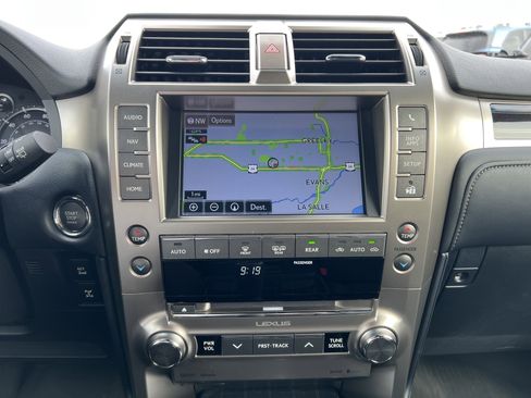 Used 2020 Lexus GX 460 Premium w/ Premium Package image 28