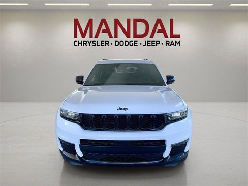 New 2025 Jeep Grand Cherokee L Limited w/ Black Appearance Package image 3