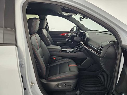 Used 2026 Chevrolet Traverse RS w/ LPO, Floor Liner Package FWD image 10