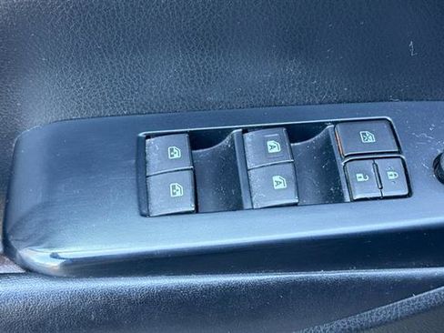 Used 2017 Toyota Highlander XLE AWD/4WD image 11