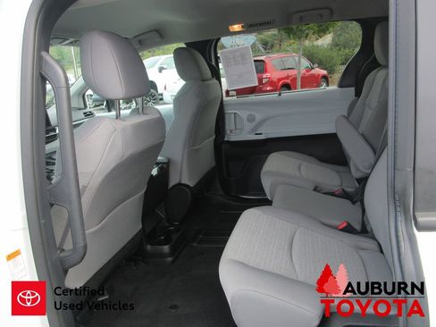 Used 2026 Toyota Sienna LE image 27