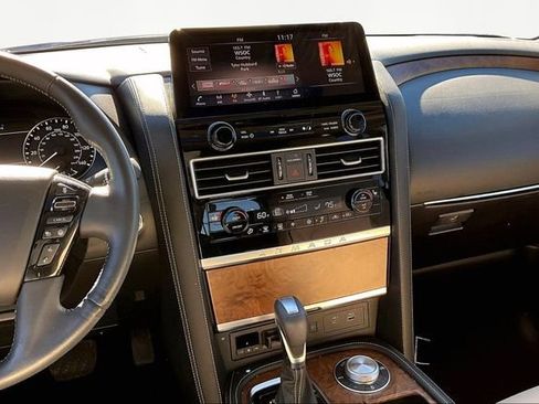 Used 2023 Nissan Armada SL w/ Captain's Chairs Package image 9