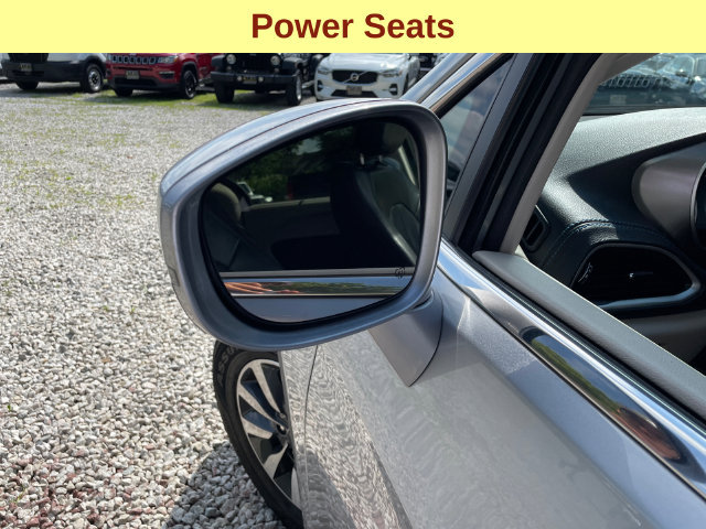Used 2021 Chrysler Pacifica Touring-L FWD image 7