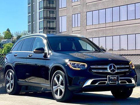 Used 2022 Mercedes-Benz GLC 300 4MATIC image 1