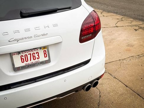 Used 2013 Porsche Cayenne Turbo image 15