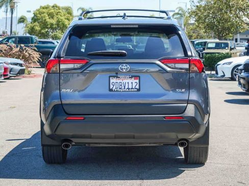 Used 2022 Toyota RAV4 XLE Premium FWD image 5